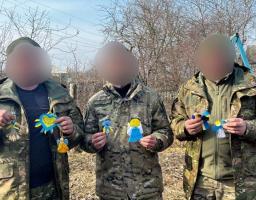 Оборонці, які стримують ворога на Донецькому напрямку, отримали гостинці.