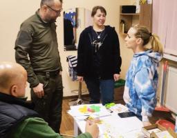 Перший заступник голови Луганської обласної державної адміністрації відвідав Нижньодуванський гуманітарний хаб у Харкові