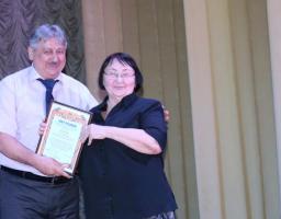 Медичних працівників Сватівського району привітали з професійним святом