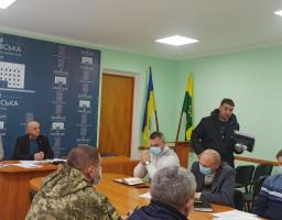 18 лютого голова райдержадміністрації Олег Сліпець провів спільне засідання районної комісії з питань техногенно-екологічної безпеки та надзвичайних ситуацій та евакуаційної комісії Сватівського району 
