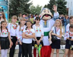 День вишиванки єднає українців!