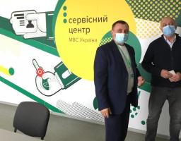 24 листопада голова райдержадміністрації Олег Сліпець відвідав сервісний центр Міністерства внутрішніх справ в м. Сватове №4441