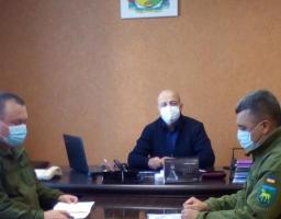 10 листопада відбулася робоча нарада голови райдержадміністрації  Олега Сліпця з начальником Сватівського районного територіального центру комплектування та соціальної підтримки Дмитром Коротким та командиром батальйону територіальної оборони Володимиром 