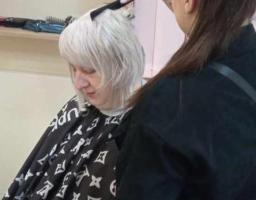 В Нижньодуванському гуманітарному хабі в м. Харків ВПО з Луганщини можуть отримати перукарські послуги