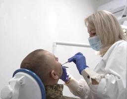 Військові та ветерани можуть безоплатно лікувати зуби в 100 стоматологічних закладах України