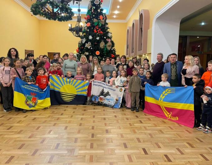 Свято добра і підтримки для дітей ВПО: громади об’єднують зусилля заради маленьких українців