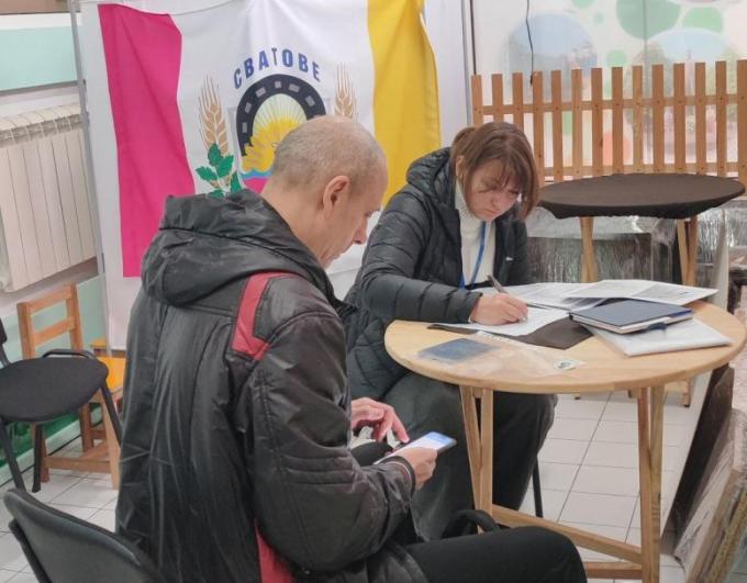 Сватівські ВА та БФ «Право на захист» підтримують переселенців