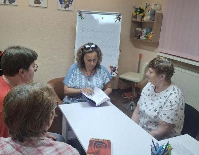 Тепло спілкування та магія українського слова: зустріч у «Поетичній кав’ярні» в Нижньодуванському хабі в Харкові