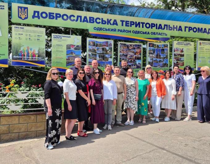 Досвід, що стане основою майбутньої відбудови: представники Сватівщини відвідали Доброславську громаду